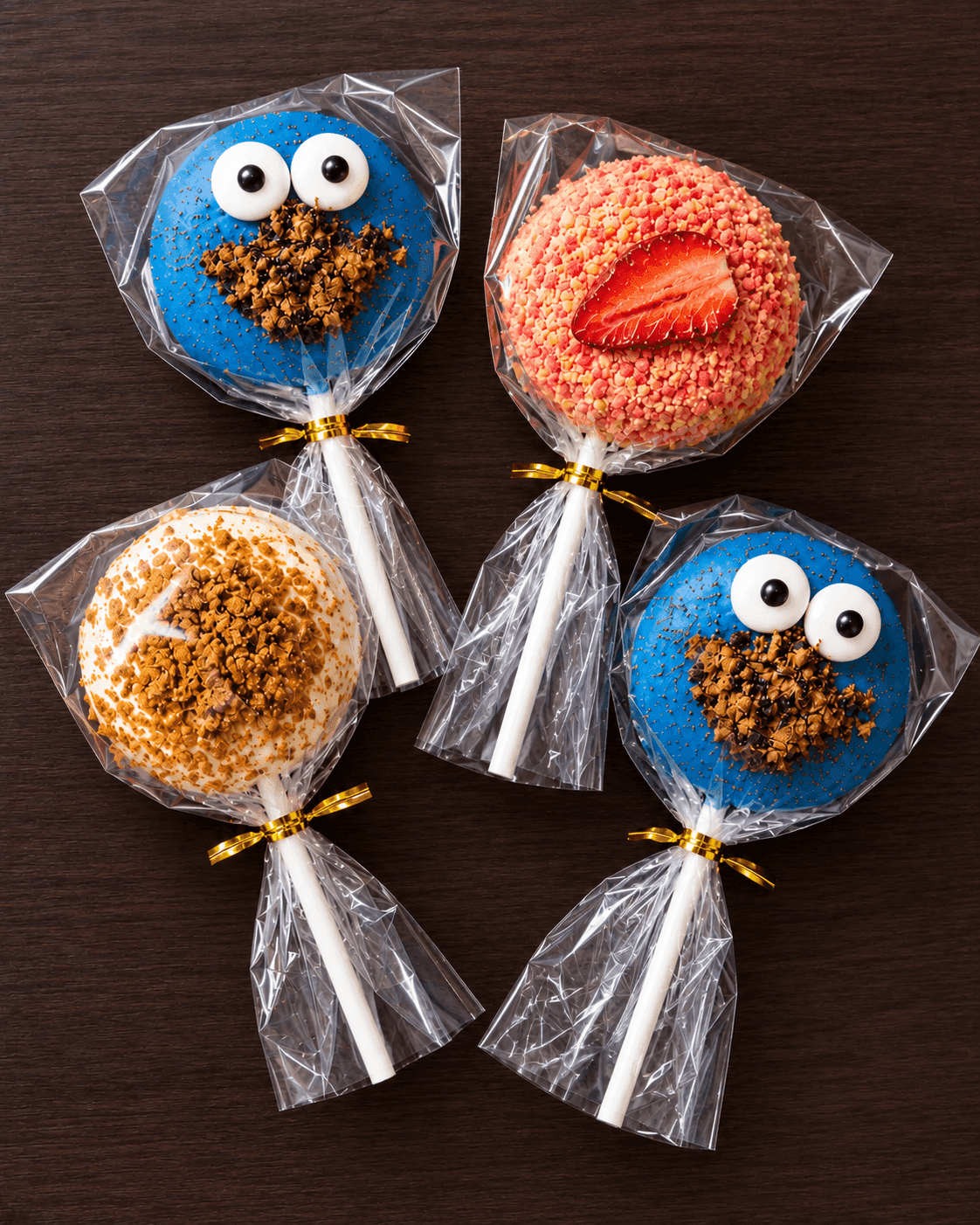 Styled four-pack with two Cookie Monster cake pops, one Strawberry Shortcake, and one Biscoff, based on Bon Bon’s photos